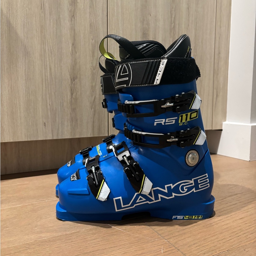 Lange Ski Boots